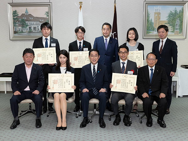 国際局主催第19回論文コンテスト授賞式を開催混迷する国際情勢で日本の役割テーマ