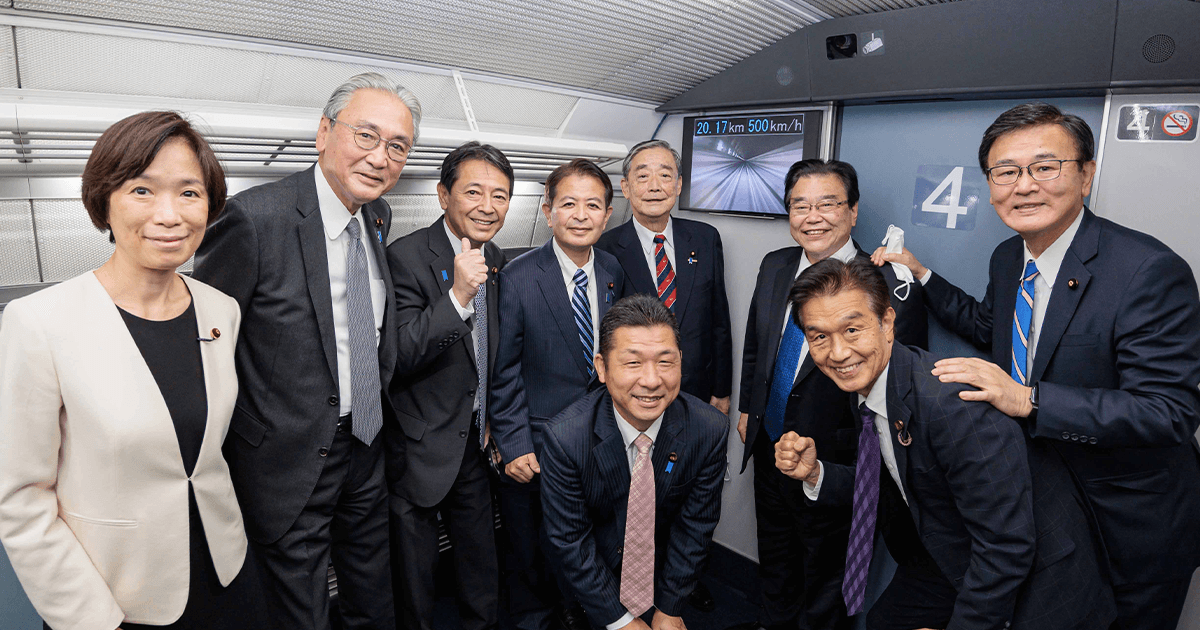 時速500キロ時も車内の快適性を体感 党リニア特委がリニア試験車に試乗