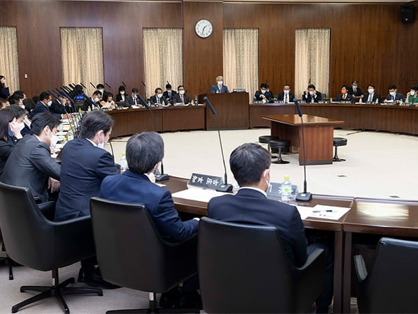 参院憲法審査会で今国会初の実質審議 わが党会派から9議員が発言