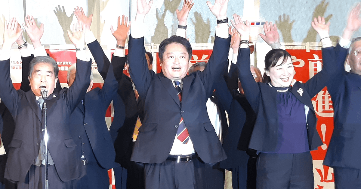 山梨県知事選 長崎幸太郎氏が再選
