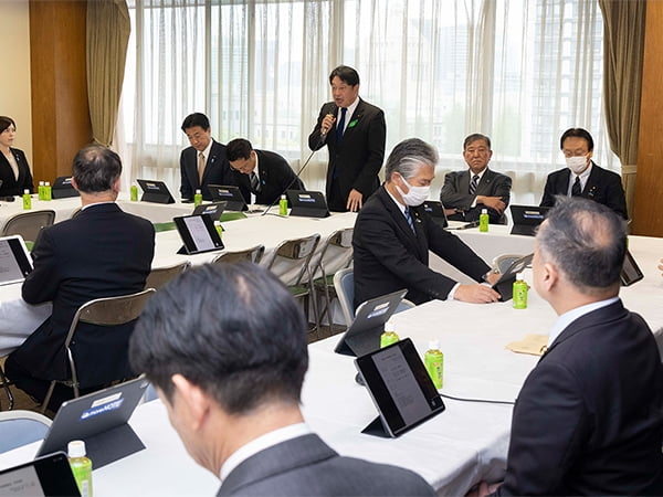 フライトレコーダー、陸・海・空で違い陸自ヘリコプター事故について最新の状況報告受ける