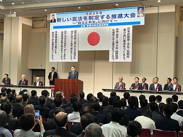 岸田総裁　憲法改正へ決意新た　新憲法制定議員同盟が大会