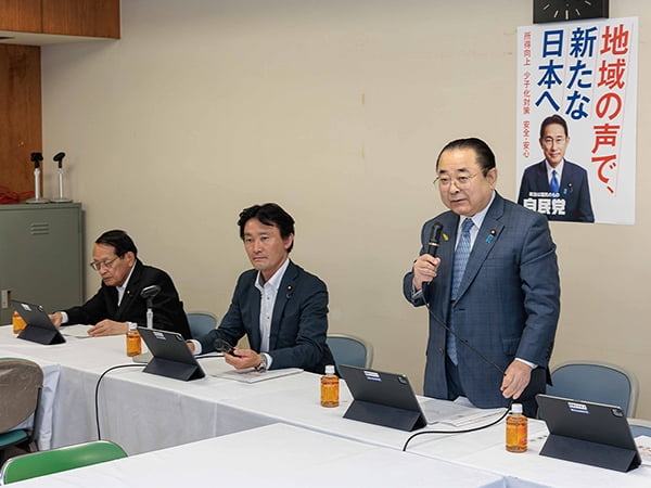 子供の交通安全 徹底を交通安全対策特別委員会が議論