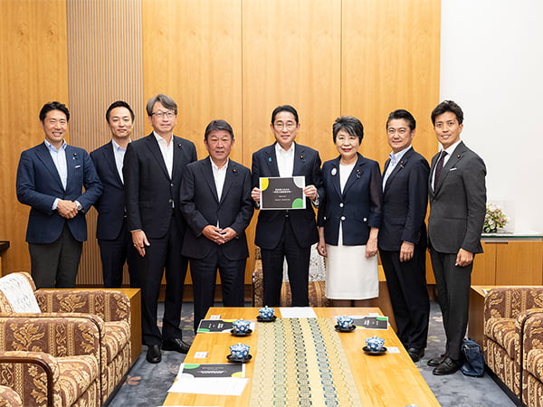 岸田文雄総裁体制での党改革のあゆみを岸田総裁へ報告