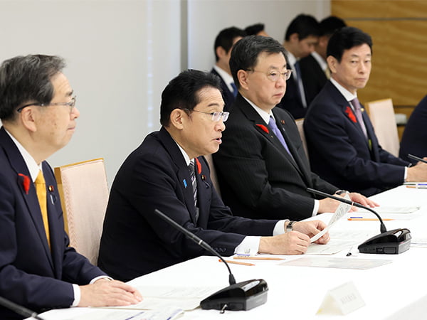 持続可能な物流を構築　物流革新緊急パッケージ決定