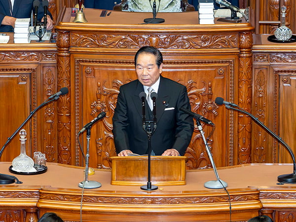 第212回臨時国会が開会 第79代衆院議長に額賀福志郎氏を選出