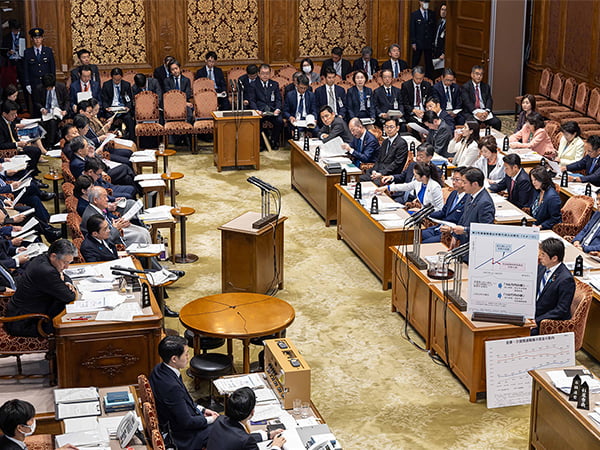 新たな経済対策でデフレからの完全脱却を参院予算委員会・わが党3議員が質問