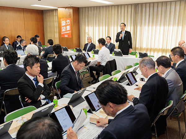 国際法に基づく対応を中国ブイ設置事案について政府から説明受ける