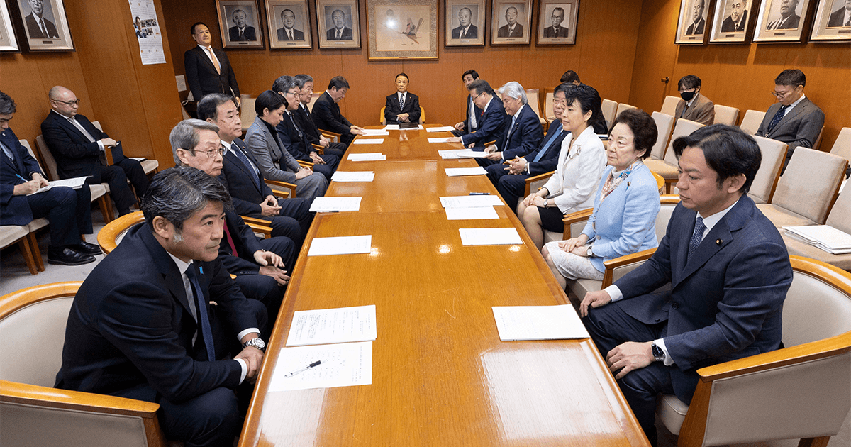 安定的な皇位継承の確保に関する懇談会 有識者報告書について政府から説明聴取