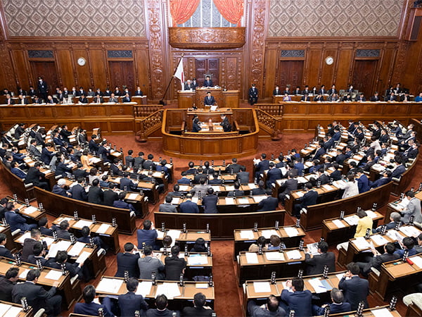 渡海会長「あらゆる手立て講じ被災地支援を」政府4演説に対するわが党代表質問