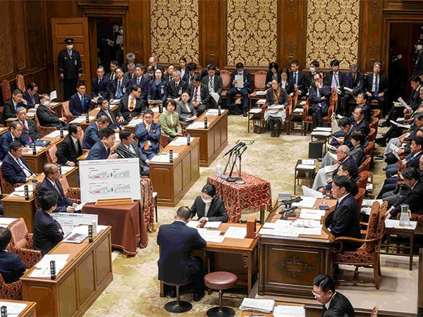 衆院予算委・基本的質疑 被災地支援に万全を