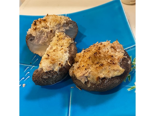 自由民主8面コラム「思わず食べたい私の推しメシ」仁木 博文衆議院議員徳島県の特産品「菌床しいたけ」