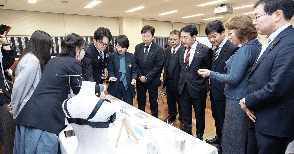 女性の笑顔は社会の宝〜「フェムテック・健康経営展」開催 女性特有の健康上の悩みを共有〜