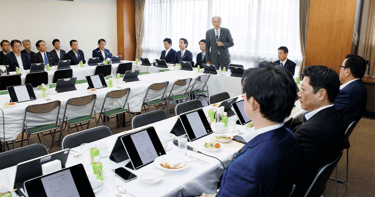 古屋圭司委員長は「強い信頼関係の下で推進していくことが極めて大切」と述べた