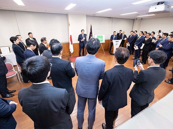 物事の本質学び政治を前に進める中央政治大学院 「背骨勉強会」修了式を開催