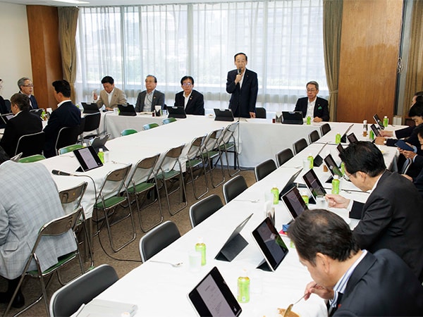 人口減少や東京圏への過度な一極集中は深刻地方創生実行統合本部が提言取りまとめ