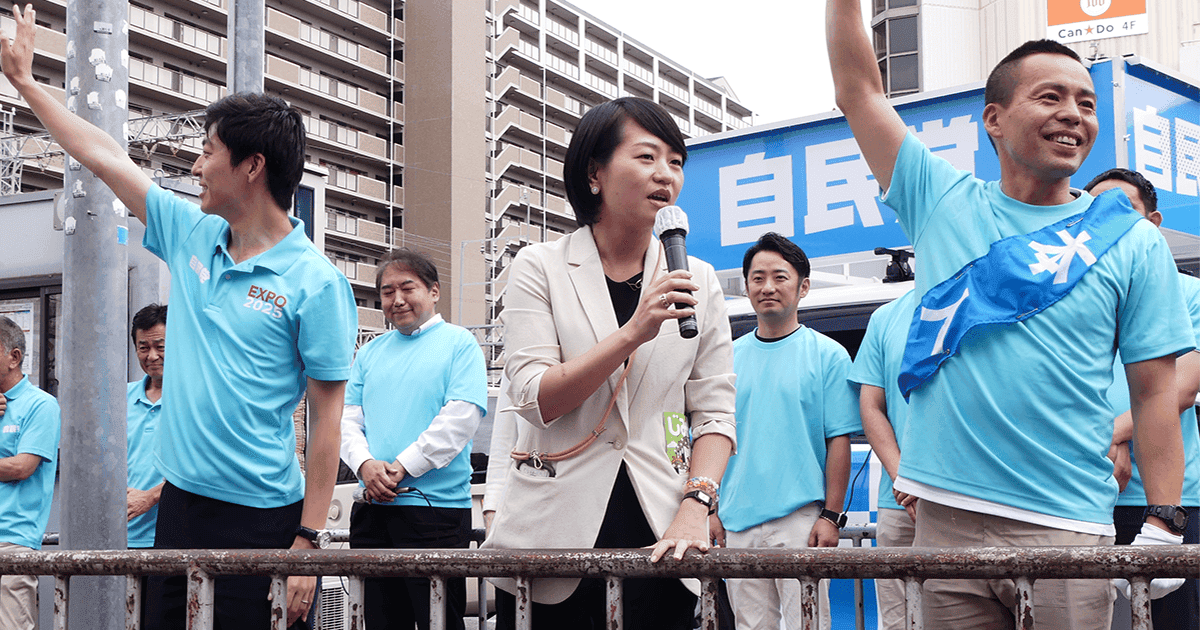 一斉街頭行動を行う青年局メンバー