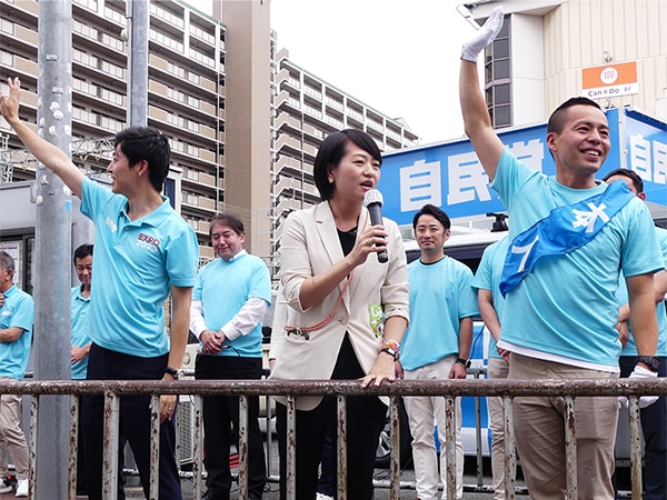 信頼回復へ「汗をかく」青年局一斉街頭行動