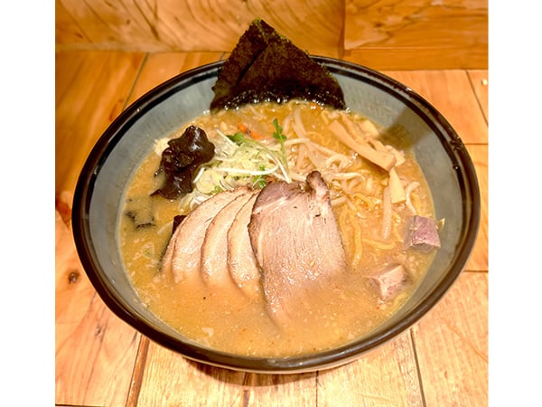 自由民主8面コラム「思わず食べたい私の推しメシ」高木 宏壽衆議院議員札幌みそラーメン