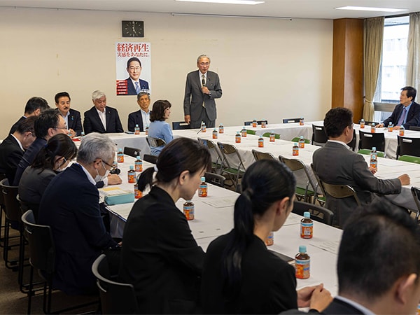 閉会中審査求め議論深める方針を確認憲法改正実現本部全体会合