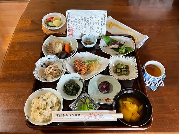 自由民主8面コラム「思わず食べたい私の推しメシ」木村 次郎衆議院議員「津軽伝承料理」