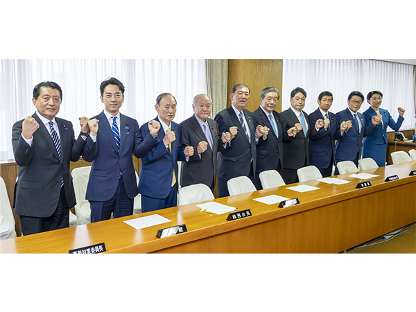 総選挙必勝へ一致結束の布陣石破総裁 「10月27日衆院解散総選挙」の意向を示す