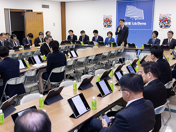 「禁止よりも公開」を徹底企業・団体献金について改正案を了承