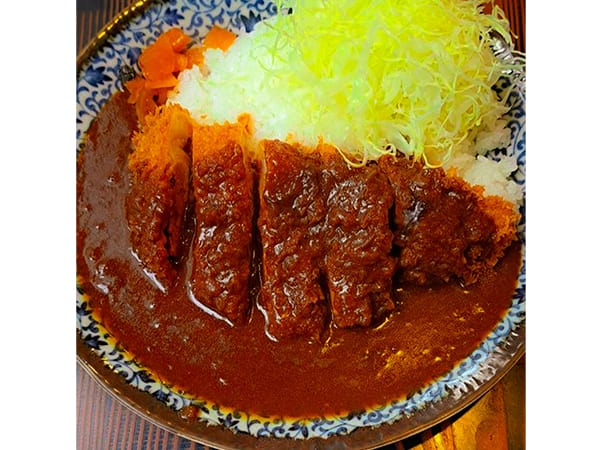 自由民主8面コラム「思わず食べたい私の推しメシ」伊藤 達也衆議院議員『福家』のカツカレー