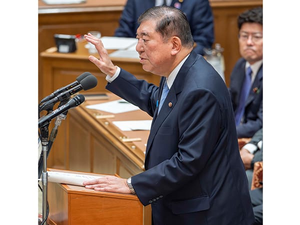 物価高対策を巡り論戦 3回目の党首討論