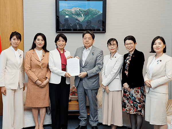 女性に選ばれる地域づくりへ「女性版骨太の方針2025」を決定
