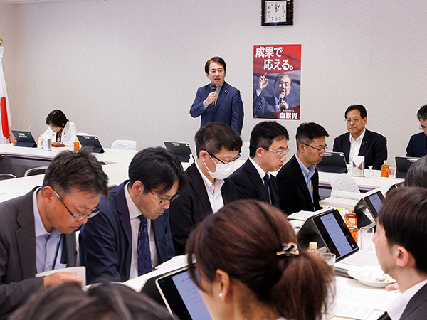 中小・小規模事業者の生産性向上へ調査会が「省力化投資プラン」について説明を受ける