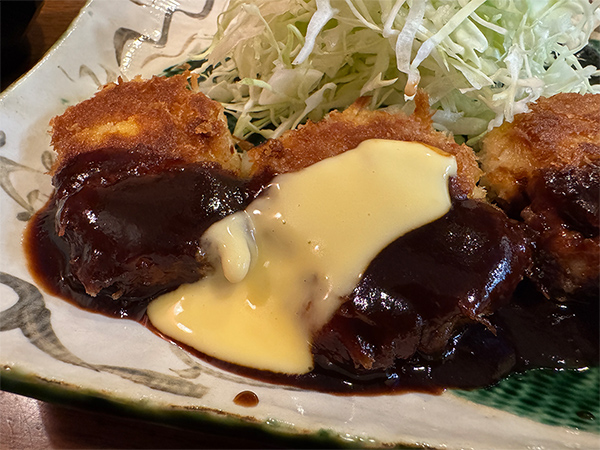 自由民主8面コラム「思わず食べたい私の推しメシ」工藤 彰三衆議院議員名古屋の"オイル焼とんかつ"