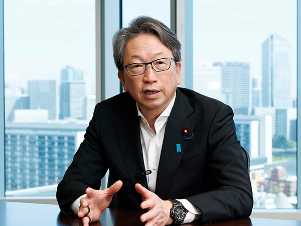 SNS上の「認知戦」から民主主義を守る デジタル大臣・平将明衆院議員に聞く