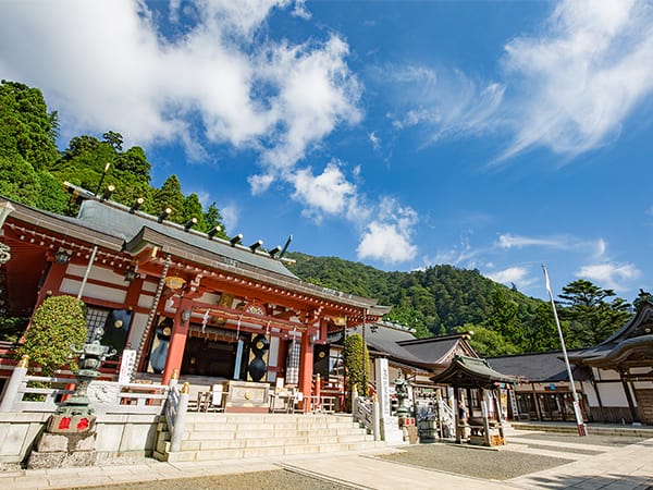 日本遺産 歴史を紡ぐ江戸庶民の信仰と行楽の地～巨大な木太刀を担いで「大山詣り」～