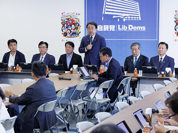 「関税より投資」で日米黄金時代への礎を築く赤澤亮正大臣から報告受ける
