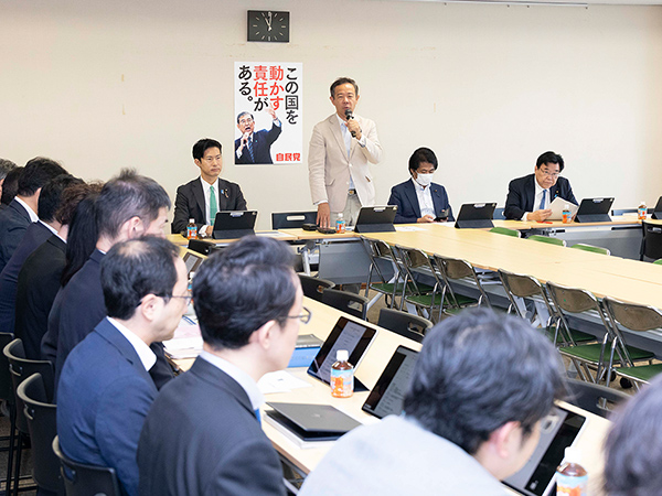 薬物対策の現状について政府から説明受ける 薬事に関する小委員会