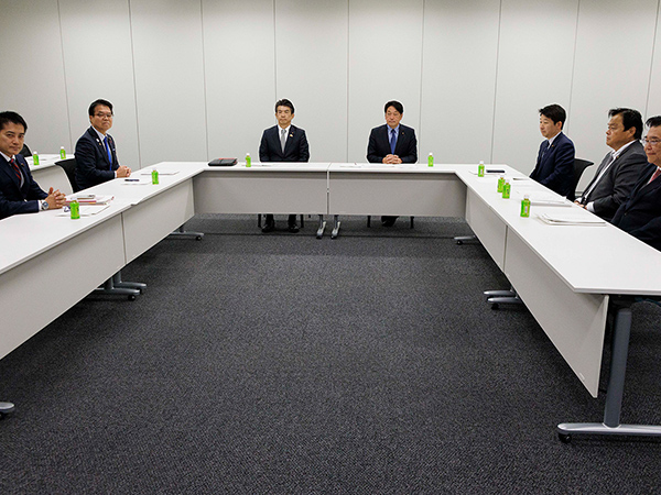 小野寺税調会長、ガソリン暫定税率「年内の廃止を視野に努力」