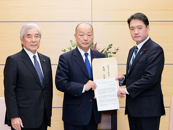 ペルソナ・ノン・グラータを含めた対応を行使するべき中国の総領事の不適切投稿を受けて決議を採択