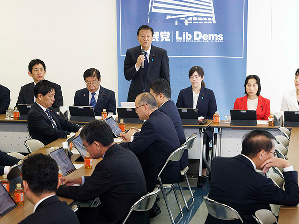 国民の安心と安全の確立を外国人政策本部を初開催