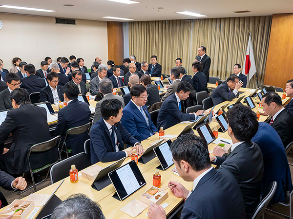 「災害級の被害」へ早急な支援の要望相次ぐカキ大量死問題について関係漁連からヒアリング