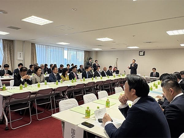 「自民党は"保守"するために、"変革"を起こしていく政党」政令指定都市市議会代表者とわが党議員の政策懇談会を開催
