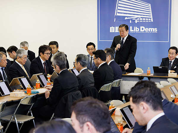 カキ大量死問題 支援策の周知徹底を政府の対策パッケージについて説明受ける