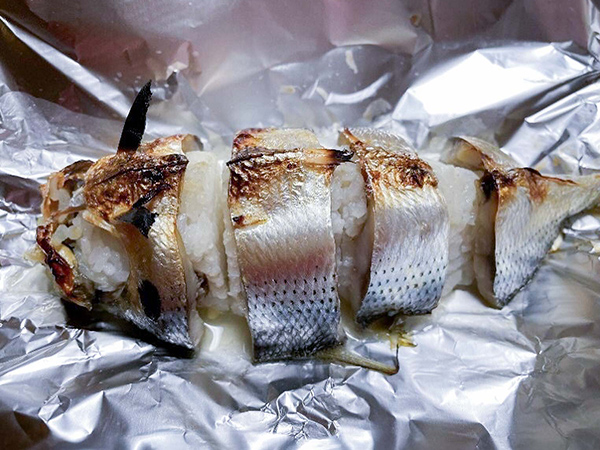 自由民主8面コラム「思わず食べたい私の推しメシ」本田 顕子参議院議員お正月と言えば「このしろの姿寿司」