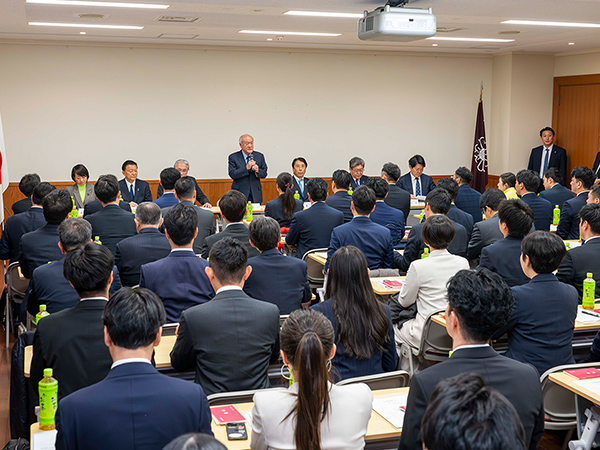 「常に謙虚な姿勢で国民全体に奉仕を」党本部で新人議員研修会を開催