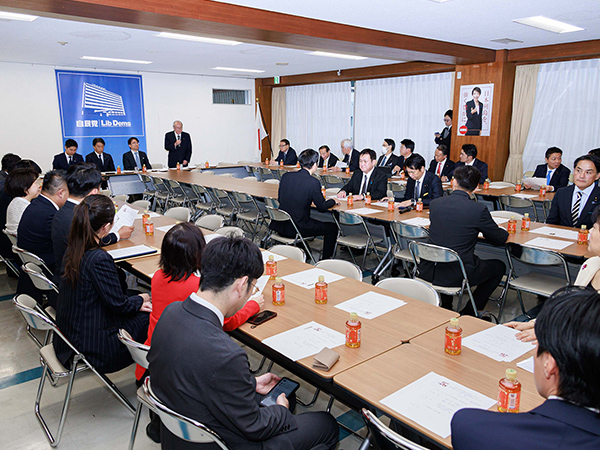 保守政党としてのビジョン示せ新ビジョン策定本部が先崎彰容氏からヒアリング