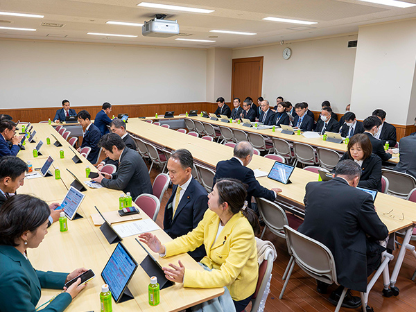 不法残留する外国人の入国を防ぐJESTAを創設法務部会 入管法の改正案を了承