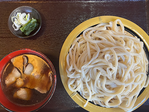 自由民主8面コラム「思わず食べたい私の推しメシ」木原 誠二衆議院議員志村けんさんが愛した武蔵野うどん