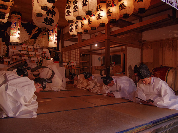 日本遺産 歴史を紡ぐ神々や鬼たちが躍動する神話を楽しむ～古代から伝承される石見（いわみ）神楽（かぐら）の世界～