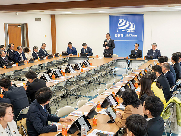 「賃上げ定着へ重要な局面」日本成長戦略本部が労使トップと意見交換