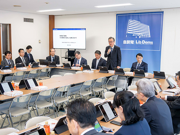 基礎研究力向上へ長期的支援をノーベル賞受賞者からヒアリング